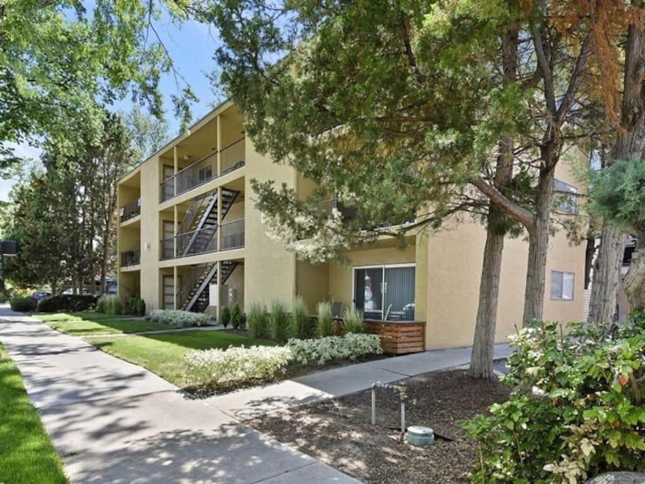Condo 24! Prized Location. Modern! Bright! Enjoy! Boise Exterior photo